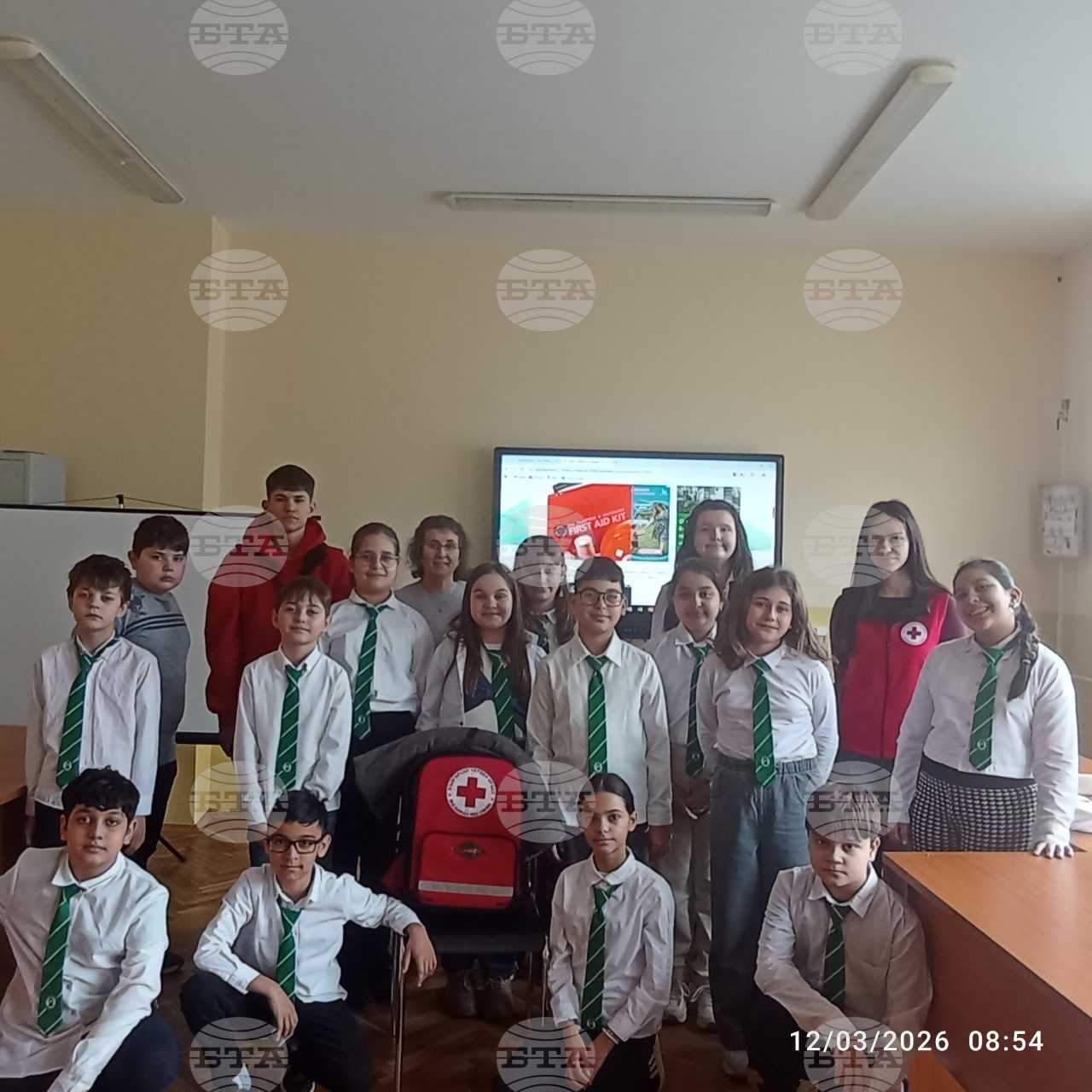 Ученици от Средно училище "Христо Ботев" в Разград усвоиха практически умения за оказване на първа помощ при медицински проблем